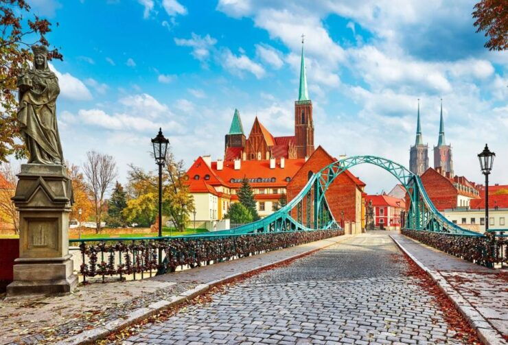 Wroclaw Private Old Town Guided Walking Tour - Tour Duration and Language Options