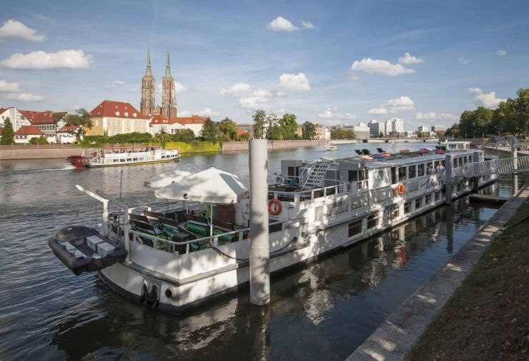 Wrocław: Short City Walk and Cruise by Luxury Ship - Activity Details