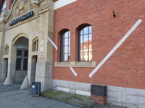 Wroclaw: Third Reich and World War Two Historical Tour - Landmarks and Architecture
