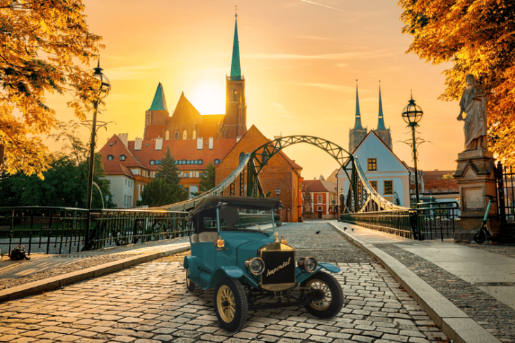 Wrocław: Tour of the Old Town in an Imperial E-car - Key Points