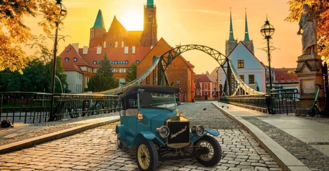Wrocław: Tour of the Old Town in an Imperial E-car - Experience Highlights