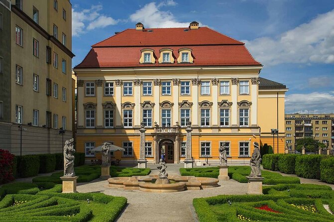 Wroclaw: Tour With RETRO E-Bus, 2h Gr. 3-7 People, English-Guide - Reservation and Payment Options