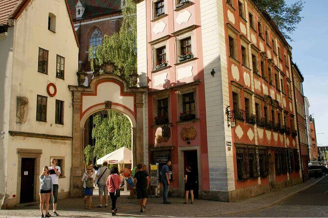 Wroclaw with licensed guide, 2 hours, professional and humorous! - Authentic Experience with a Local Flavor