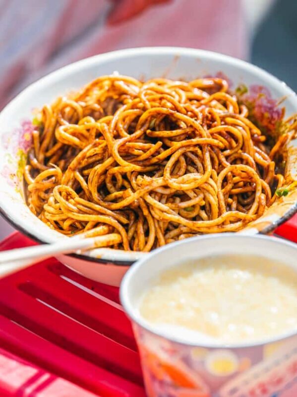 Wuhan Breakfast Walk: Markets, Street Food & Special Coffee - Exploring Wuhan at Dawn: Markets, Food, and Riverside Coffee