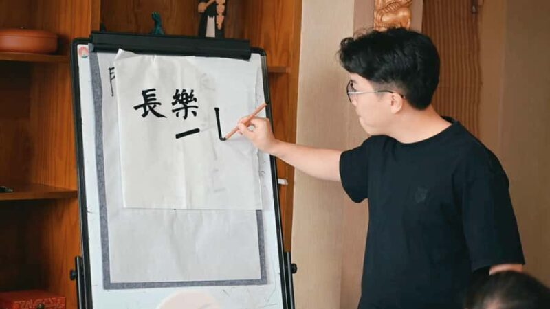Wuhan: Cloud Calligraphy Workshop with Tea & Art Ceremony - Authentic Chu-Style Tea & Snacks
