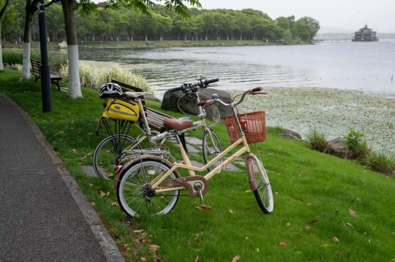 Wuhan: East Lake Guided Bike Tour with Gift Pack - The Experience in Detail