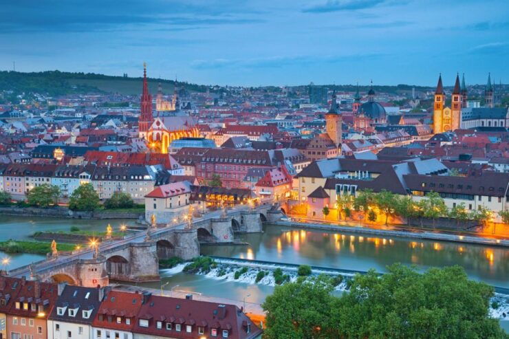 Würzburg: First Discovery Walk and Reading Walking Tour - Experience Highlights