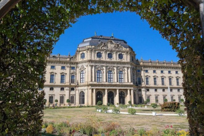 Würzburg Private Christmas Market Tour - Local Traditions and Treasures