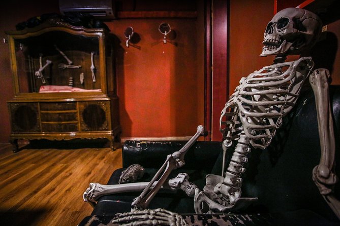 Xcape Room Bcn: Corpse Gallery Escape Room Barcelona - The Sum Up