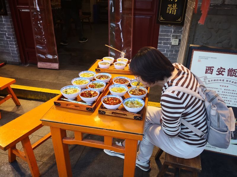 Xian Dongxin Street & Yongxingfang 3-Hour Food Tour - Unlimited drinks, with a practical caveat