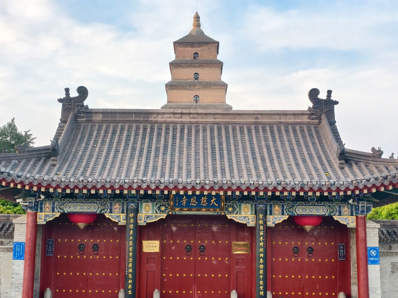 Xian Giant Wild Goose Pagoda and City Wall One-Day Tour - Pickup, group size, and language