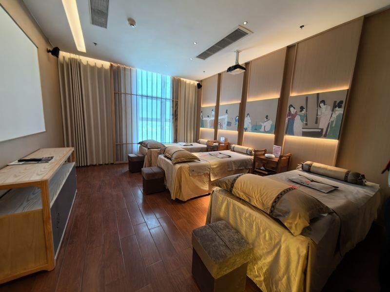 Xian Traditional Chinese Massage with Meal - Choosing between acupoint and foot-and-body massage