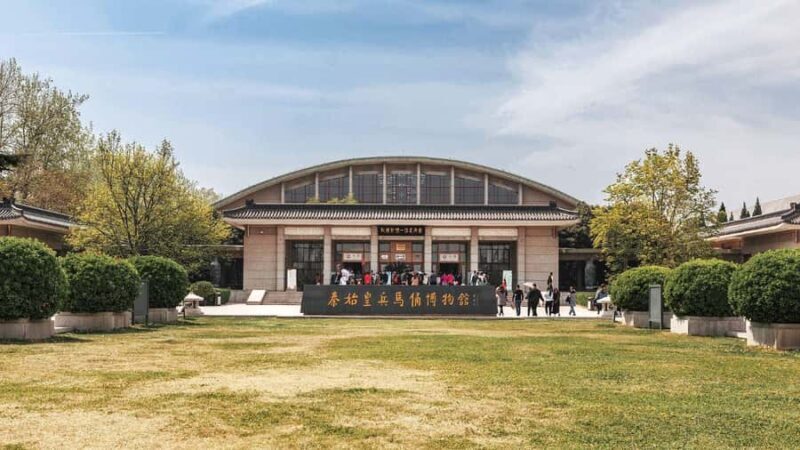 Xi'an: Terracotta Army & Huaqing Palace Tour with Lunch - The Tour Experience: A Deep Dive into What’s Included and What to Expect