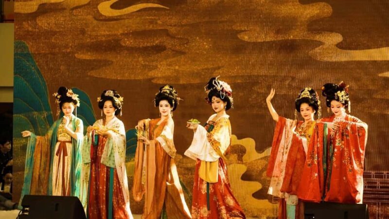 Xi'an:Hanfu-Themed Tour: Snap Shots at Iconic Historic Sites - Unpacking the Experience: A Detailed Look at the Tour