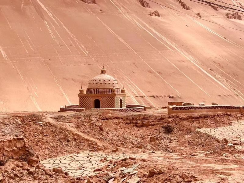 Xinjiang Flaming Mountains & Kumtag Desert 1-Day Small Group Tour - The guide and the language question