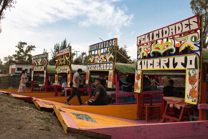 Xochimilco BOAT LIGHT PARTY WITH 1 DRINK AND 4 TAQUITOES + 18 - Frequently Asked Questions