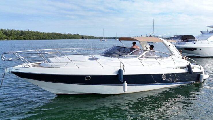 Yacht in Miami for Up to 12 People - Full Description