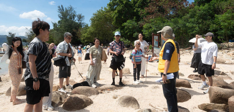 Yacht Island-Hopping & Cultural Day Tour: Sai Kung Yim Tin Tsai Hakka Snacks Food Tasting & Ancient Volcanic Rocks & Sharp Island sightseeing - Who should book this island-hopping tour?