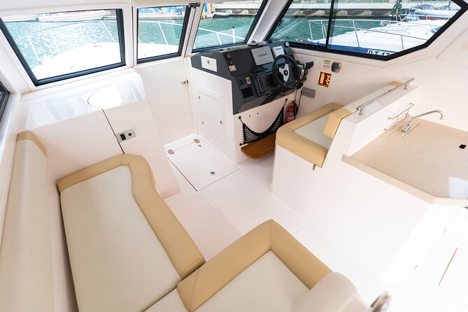 Yachting in Dubai: Book 36 Ft Yacht Charter up to 10 People - Meeting and Pickup