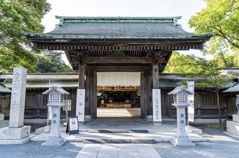 Yamaguchi chartered car day tour (customized itinerary) | Tsunoshima Bridge, Motonosumi Shrine, Senjojiki, Akiyoshidai / Akiyoshido Cave, Beppu Benten Pond, Karato Market, Kanmon Bridge, etc. - What the 10-hour limit means in practice