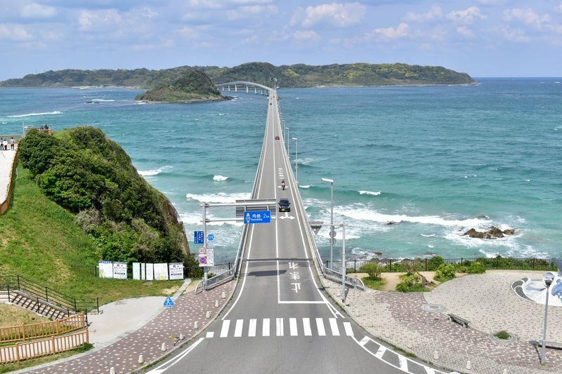 Yamaguchi Nagato One-Day Tour | Motonosumi Shrine, Tsunoshima Bridge, Nagato Yumoto Onsen | Departing from Fukuoka Hakata - The group and guide setup