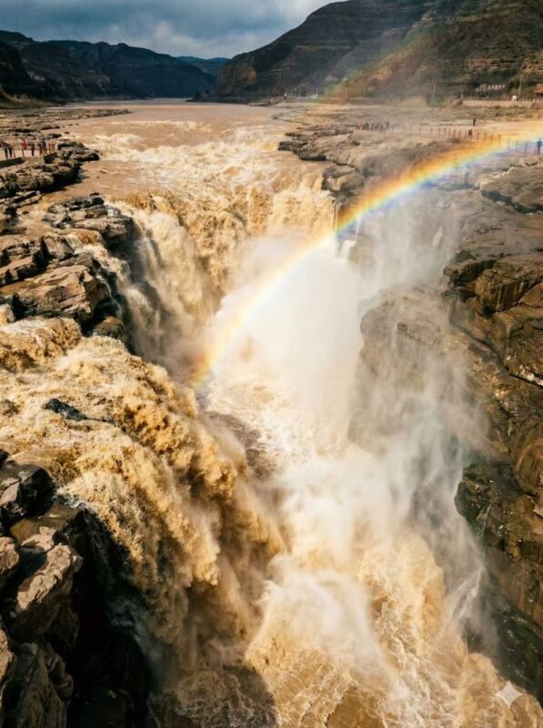 Yanan Hukou Waterfall & Mausoleum of the Yellow Emperor One-Day Tour - Economy Class or VIP First Class?