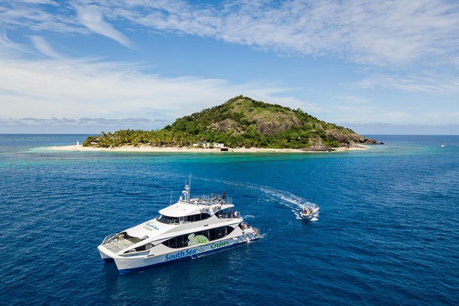 Yasawa Islands Explorer Cruise With Lunch - Cruise Experience and Entertainment