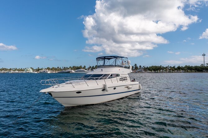 Yatch Day on Miami Waters - Overview