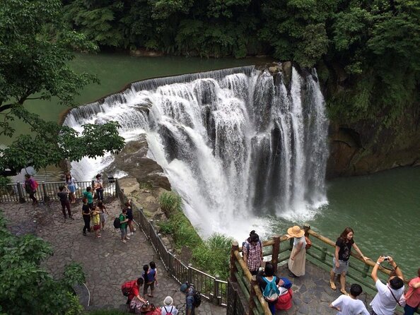 Yehliu, Jiufen & Shifen Private Tour From Taipei With Pickup - Good To Know
