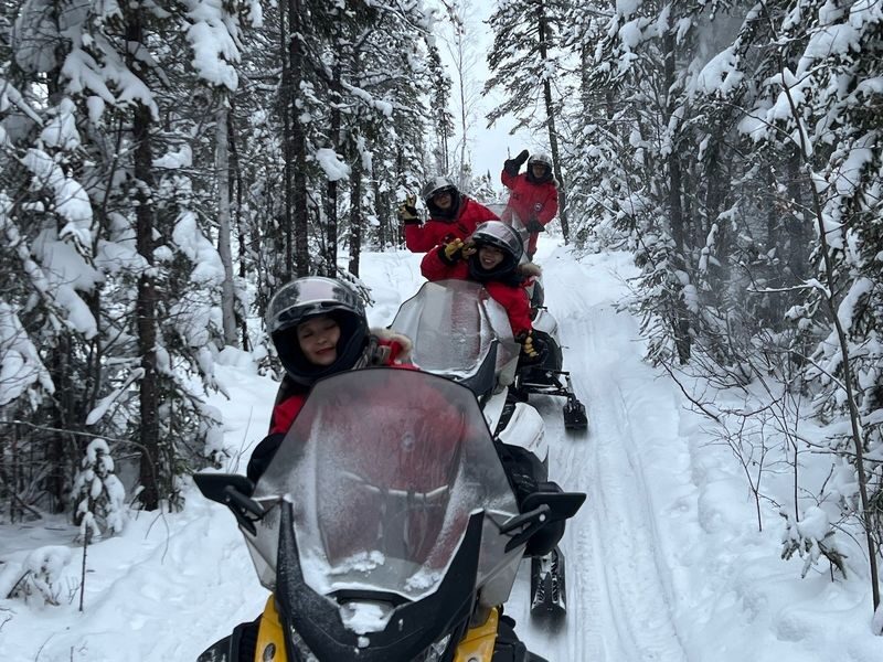 Yellowknife outdoor experience snowmobile - Setting out from Yellowknife