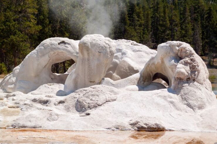Yellowstone National Park: Old Faithful Self-Guided Tour - Experience Highlights