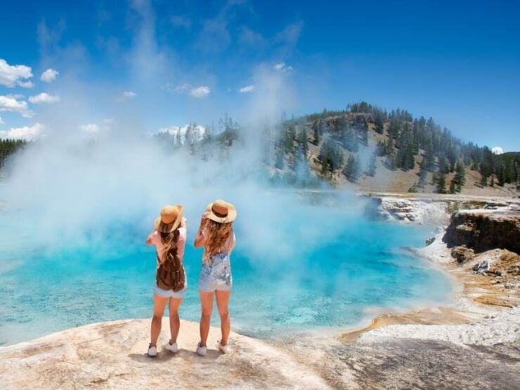 Yellowstone: Old Faithful, Waterfalls, and Wildlife Day Tour - Experience Highlights