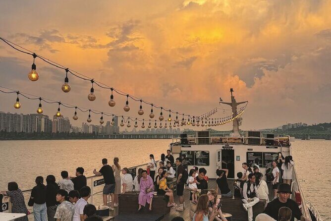 Yeouido Hangang Park Tour with Minivan Transportation - Discover Seoul’s Nightlife with the Yeouido Hangang Park Tour