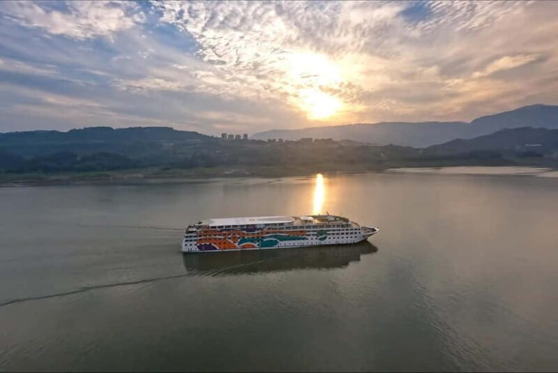 Yichang - Chongqing Yangtze Miracle Luxury 5D4N Cruise - Price and Value