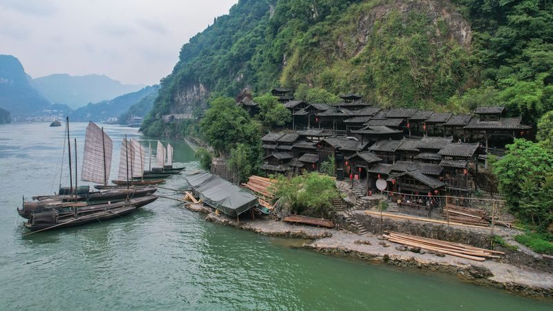 Yichang, Hubei: Three Gorges Tribe 1-Day Tour (Three Gorges Luxury Cruise + First Class Seating + Round-Trip Transfer + Tujia Wedding Performance) - A Tujia wedding performance with audience participation