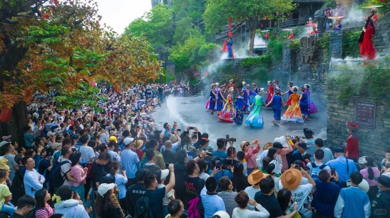 Yichang, Hubei: Three Gorges Tribe 1-Day Tour (Three Gorges Luxury Cruise + First Class Seating + Round-Trip Transfer + Tujia Wedding Performance) - Lunch is your own plan