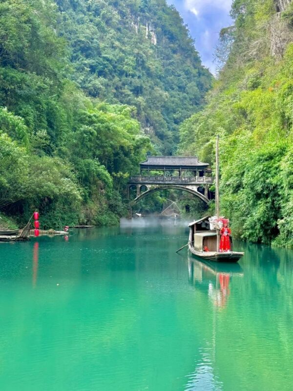 Yichang, Hubei: Three Gorges Tribe 1-Day Tour (Three Gorges Luxury Cruise + First Class Seating + Round-Trip Transfer + Tujia Wedding Performance) - The pace, pickup and documents to sort out