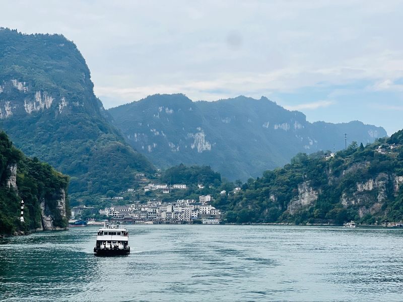 Yichang Three Gorges Dam and Gezhouba Full-Day Cruise - How the guiding can change your day