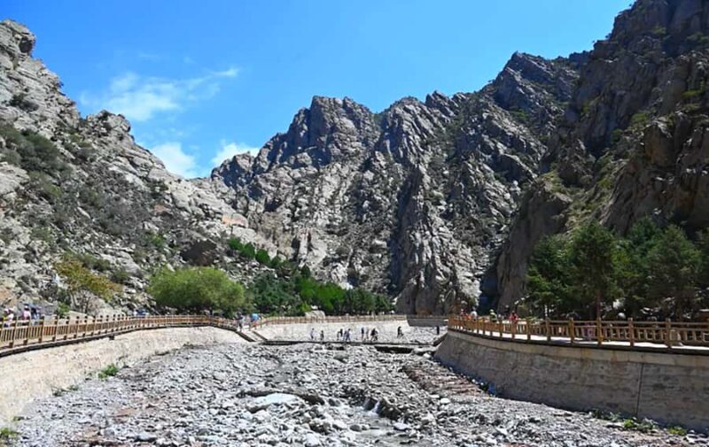 Yinchuan: Western Xia Tombs & Helanshan Rock Paintings Tour - Helan Mountain Rock Paintings: A Window into Prehistory