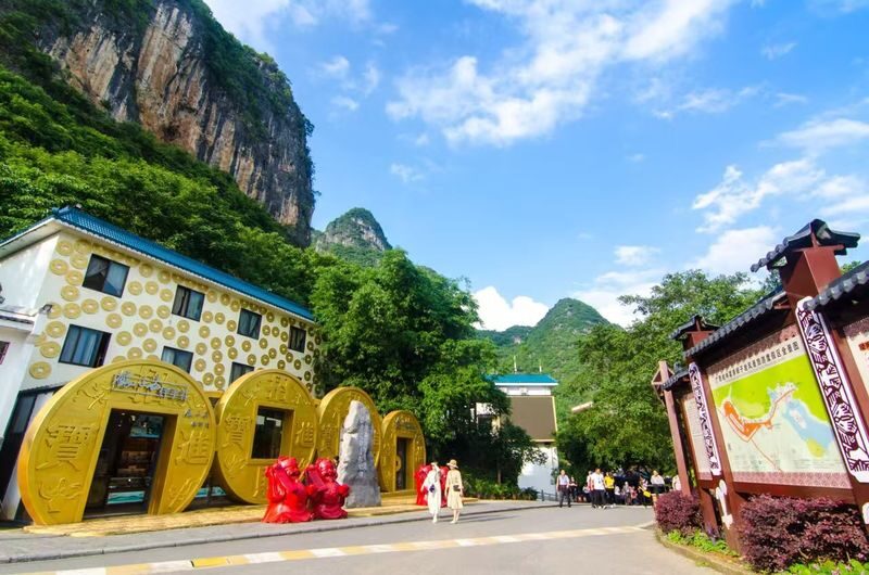 Yinziyan Scenic Area All-inclusive Ticket (Cave) - Silver Cave’s scale and setting