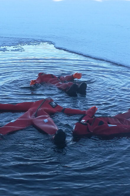 Ylläs: Lake Ylläsjärvi Ice-Floating Experience - Experience Highlights