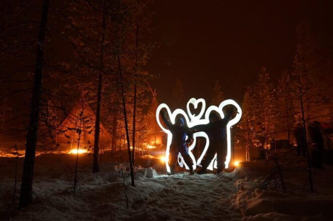 Ylläs: Seeking Northern Lights Photo Tour - Booking and Cancellation Policies