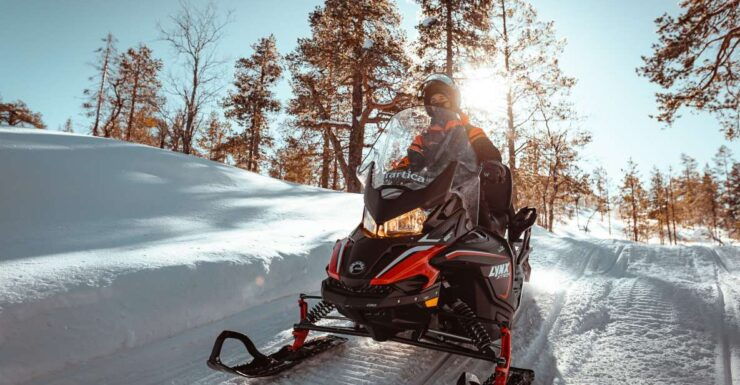 Ylläs: Wilderness Snowmobile Tour - Tour Duration and Guide Availability