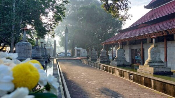 Yogyakarta 2 Days Tour : UNESCO Temples and Cave Adventures - Pindul Cave Tubing
