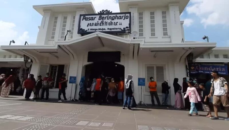 Yogyakarta: Beringharjo Market & Malioboro Street Tour - FAQs