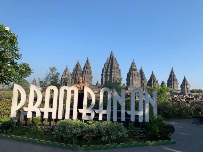 Yogyakarta Borobudor Climb up and Prambanan Tour - Itinerary