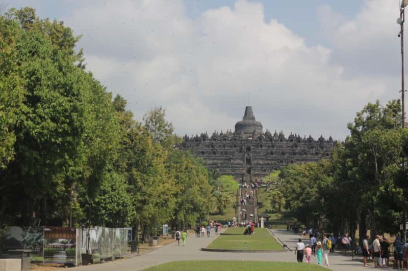Yogyakarta: Borobudur and Prambanan tour - Practical Tips for Making the Most of Your Day Trip