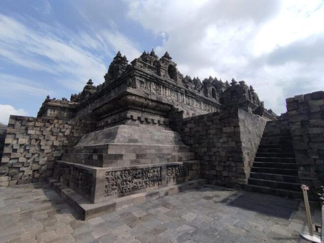 Yogyakarta: Borobudur Climb the Top & Mount Merapi Jeep Tour - Itinerary Highlights