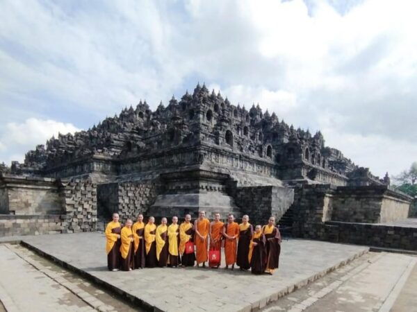 Yogyakarta: Borobudur Climb the Top & Mount Merapi Jeep Tour - Customer Reviews