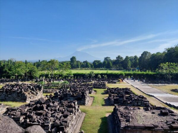 Yogyakarta: Borobudur Climb to the Top and Prambanan Tour - Things to Do in Yogyakarta